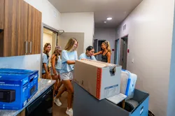 Students Moving in to Crimson Crossing
